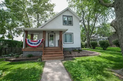Charming house located in beautiful downtown Manteno