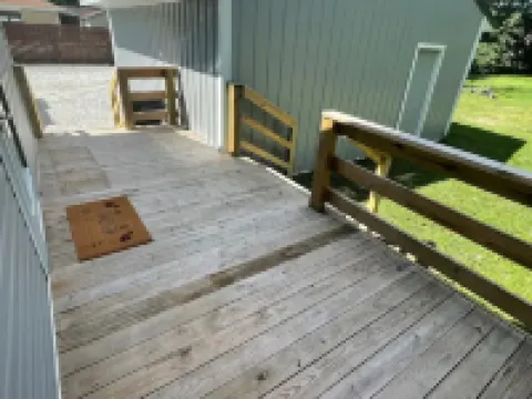 Clean, comfortable home. 馬里恩酒店