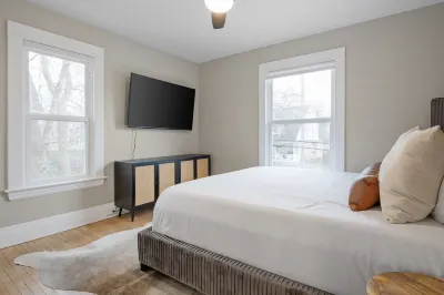 City Charmer With A Modern Twist Vivant Brewery + Spirits 주변 호텔