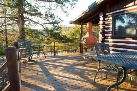 Secluded Lake Front Cabin w/ Private Dock/Boat Slip, Large Deck, Grill, WiFi.