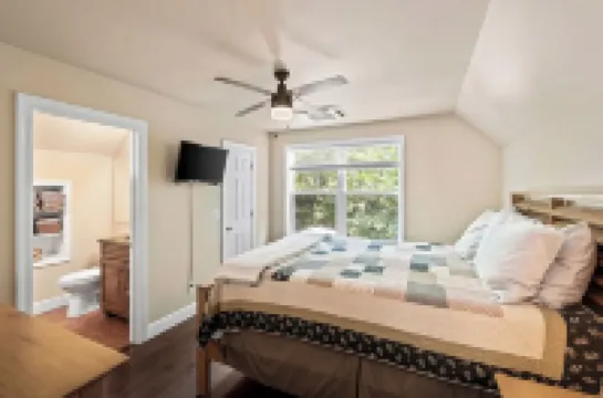 Apartment on the Knoll with private pool