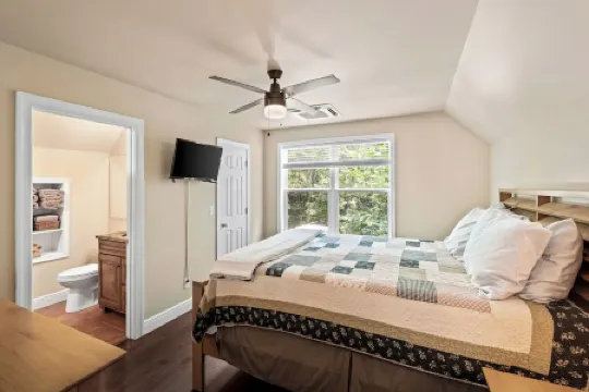 Apartment on the Knoll with private pool