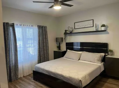 Pretty condo close to the strip