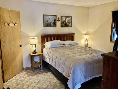 Lake Superior View ~ Convenient ~ In town