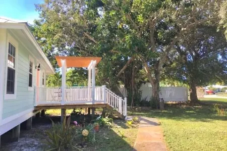 TURTLE COTTAGE AN ISLAND OASIS  -  PINE ISLAND