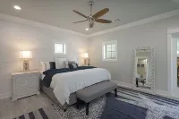 5bed/5bath - Sleeps 22 - short walk to Beach, Crystal Beach TX