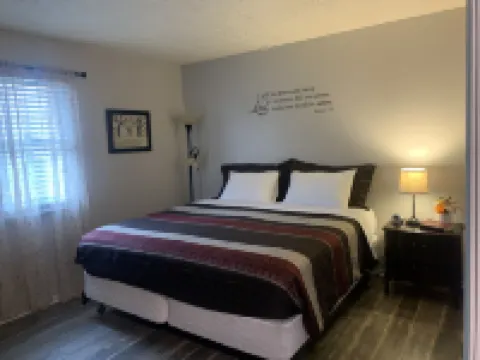 Ezekiel's Getaway Side 1 - near Ark Encounter with Game room