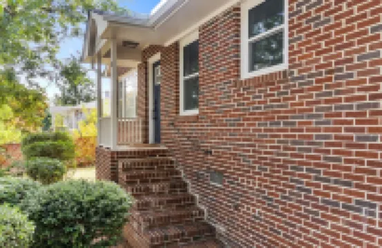 Swamp Rabbit Gateway | Walk to SRT and 7 min drive to Downtown 帕克酒店