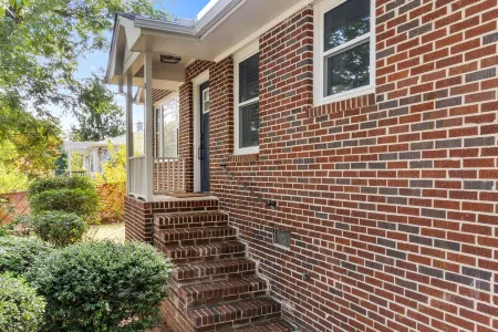 Swamp Rabbit Gateway | Walk to SRT and 7 min drive to Downtown Отели в г. Паркер