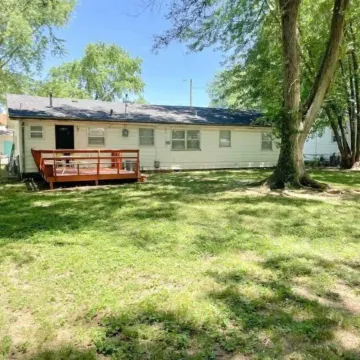 Just steps to Wonders of Wildlife, Bass Pro - The Sunshine House!