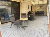 Villa, free fast WIFI, 150m to beach, quiet, fenced, 2 car undercover parking