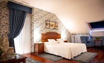 4. Hotel Co..