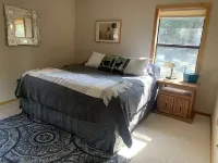 Enjoy the hot tub under the stars and ponderosa pines!