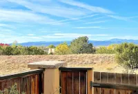 Bright and Sunny Casa Christina-Pet Friendly-Has A/C