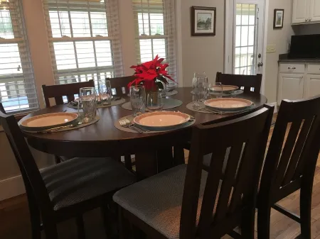 The Dock Barnard Farm-historic 1890 charm seamlessly blended with modern comfort Отели рядом с достопримечательностью «Bartram Trail: Wallace Branch to William's Pulpit»