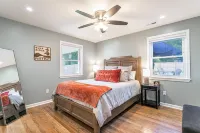 The Pisgah Portal is located 1 Mile from the Entrance of Pisgah National Forest! Hotels near Allison-Deaver House