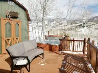 Cozy Cabin with Private Hot Tub and Stunning Views