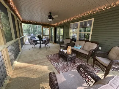 Private Creek and walking distance to downtown Mentone!