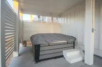 NEW Luxury Retreat - Ocean views, Elevator, Hot Tub, & only 3 min. walk to beach