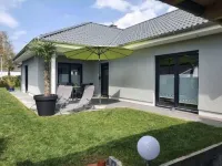 Quiet apartment with terrace Hotels in Brechen