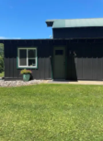 HIDDEN GEM BARN STUDIO WITH A VIEW near Monticello, wineries, with pool