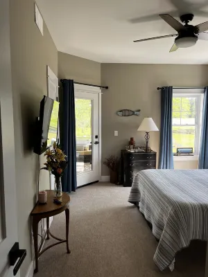 Coastal Farmhouse-located in "The Best Coastal Small Town in America" -USA Today