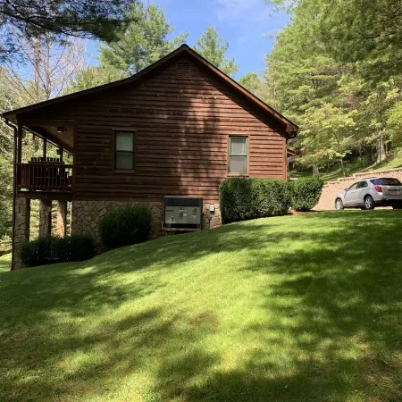 Secluded Mountain Home Nestled in a Private River Community, Wi-Fi, Fire Pit,