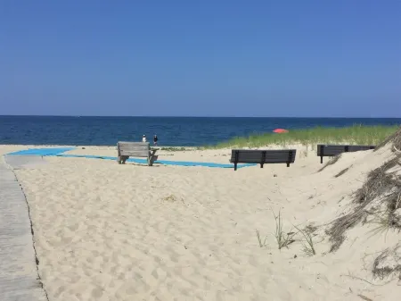 The perfect Corn Hill Beach House Отели рядом с достопримечательностью «Кейп Код Нешнел Сишор»