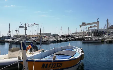 70m2 Town Apartment, Located a Stone's Throw from the Old Port. Отели рядом с достопримечательностью «Plage d'Arène Cros»