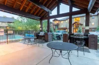 Luxury Condo with Hot Tub, Pool, & Private Patio in the Heart of Winter Park!