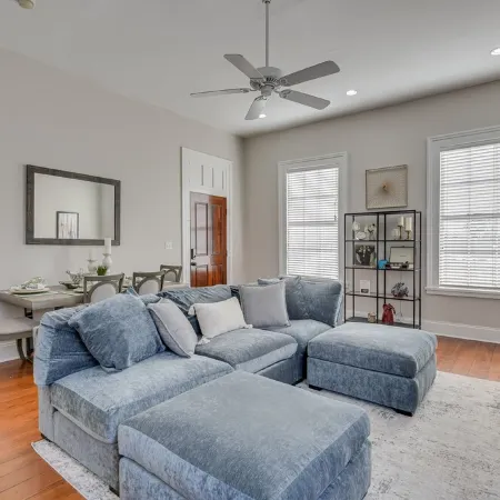 Stovall #4 | Stylish 1 bedroom with private free parking
