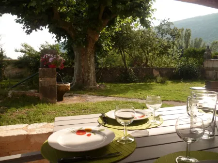 House, private pool, at the foot of Mont Ventoux between Sault and Monieux