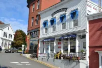 1890 Captain's House N.E. Charm w/Water Views over Mill Cove 5mins walk to town.