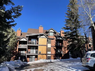 Jackson’s Hideaway, walk to ski shuttle! Hotels in 