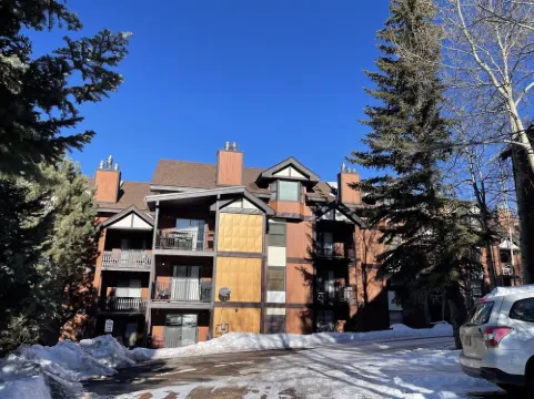 Jackson’s Hideaway, walk to ski shuttle!