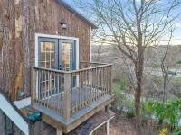 Close to downtown and Syracuse University with fire pit!