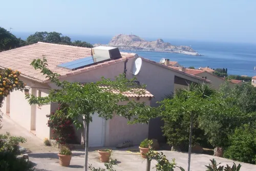 Air-Conditioned T1 Apartment for 2 People, Terrace with Sea View, Garden & Parking
