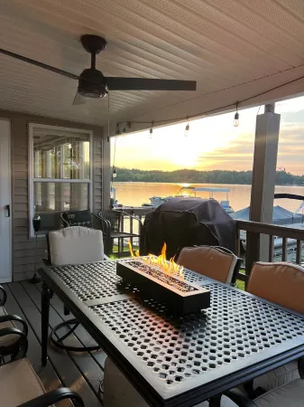 Live & Love Life on the Lake at Sunset Cottage!