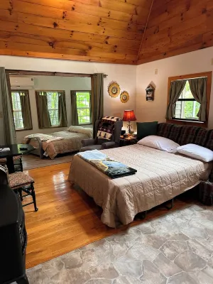 Godin's Get A Way,  Creekside cabin, Relax in Murphy, NC.  Close to everywhere!