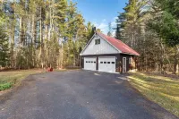 Pet/family friendly cabin w/ lake access  < 2 miles from Camp of the Woods