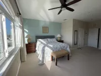 Luxe townhouse 2 blk walk to Clearwater Beach, Pier 60, Rooftop patio sunsets