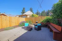 Cascade Getaway - Heart of Cle Elum - Full Kitchen, Private Patio & Pet Friendly Hotels near Swiftwater Cellars