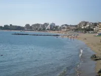 Beautiful two-bedroom apartment in a central location, just a few steps from the sea