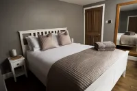 No. 60 Crail, stylish and new