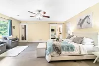 Close to Trilith & Airport! Fenced yard! Walk to shops! Hotels in Fayette County