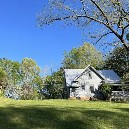 Historic charm in downtown Tryon; 18 Minutes from Tryon Intl Equestrian Center