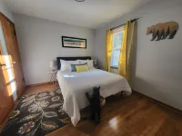 The Bread & Butter-Near IU-2 Kings-1 Qu.-7 Parking Spaces and Bicycles! Hotels in Bloomington