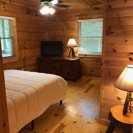 Summer Special — Book 5 Nights 6+7th Free — Log Cabin with Privacy+ Firepit