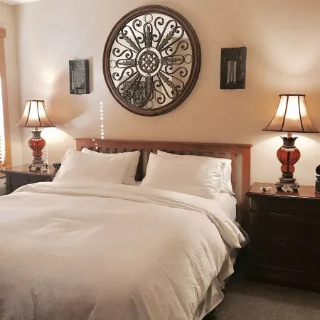 Sunstone 1Br Condo – Luxury! Steps to Hiking, Biking & Mountain Views