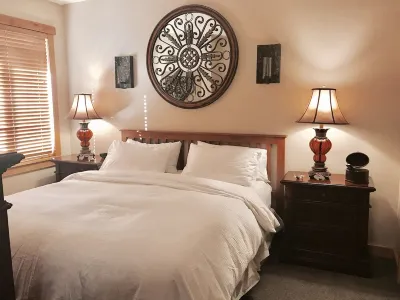 STAY SLOPESIDE  5 Star Luxury!  True Winter Ski In & Ski Out Hotels near Mammoth Creek Park